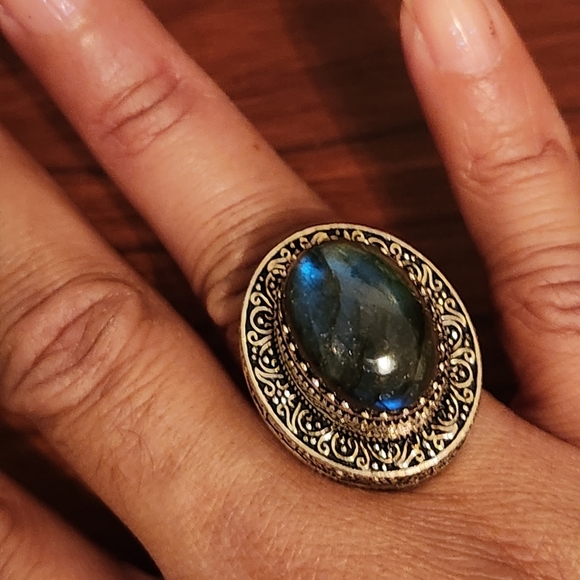 Labradorite Silver Ring - Picture 7 of 12